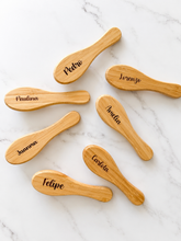 Cargar imagen en el visor de la galería, Cepillo de pelo personalizado (cerdas de pelo natural)