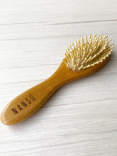 Cargar imagen en el visor de la galería, Cepillos de Pelo (cerdas de madera)